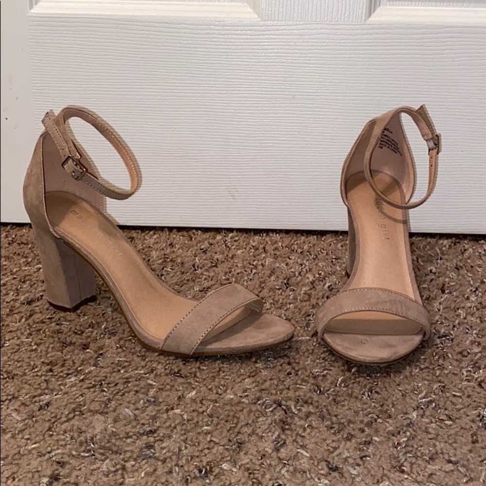 Tan chucks heels